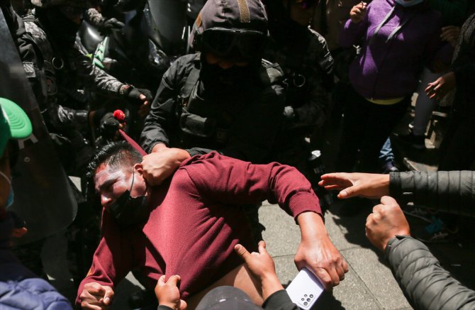 Bolivya'da öğretmenlerin protestosunda olaylar çıktı