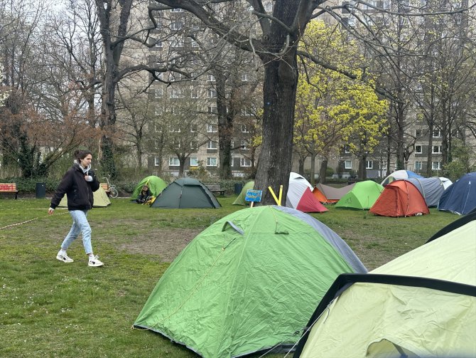 Çevreciler biyoçeşitlilik krizine dikkati çekmek için Berlin'in merkezinde kamp kurdu
