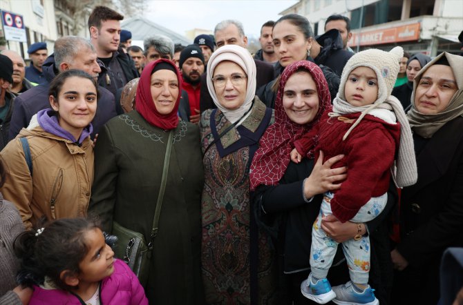 Emine Erdoğan, Malatya'da depremzedelerle bir araya geldi