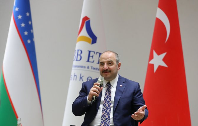 Sanayi ve Teknoloji Bakanı Varank, Togg heyetiyle Taşkent'te Özbek öğrencilerle buluştu: