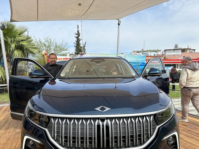 Türkiye'nin yerli otomobili Togg, Hatay'da sergilendi