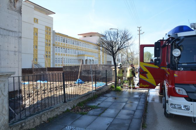 Ankara'da okul binasının inşaatında çıkan yangın söndürüldü