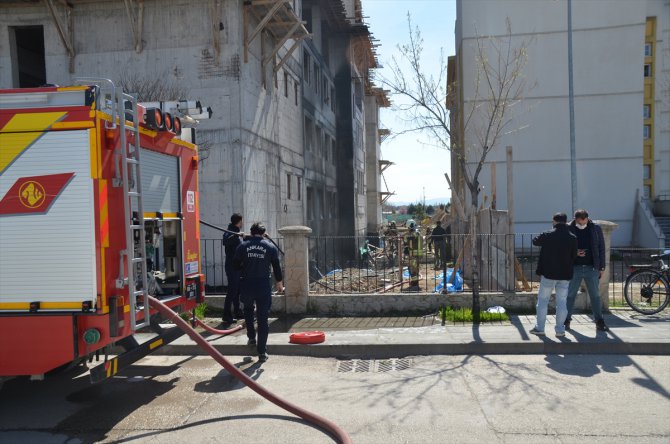 Ankara'da okul binasının inşaatında çıkan yangın söndürüldü