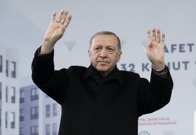 Cumhurbaşkanı Erdoğan, Diyarbakır'da deprem konutları temel atma ve anahtar teslim töreninde konuştu: (2)