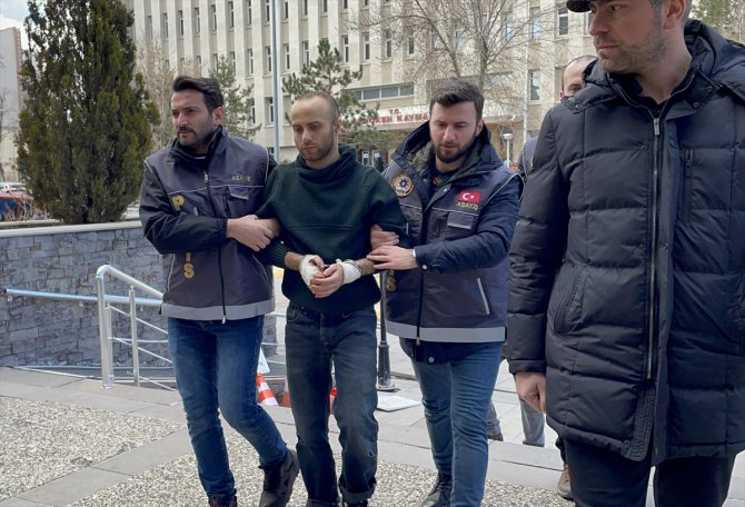 GÜNCELLEME - Erzurum'da annesini öldürüp babasını yaralayan zanlı tutuklandı