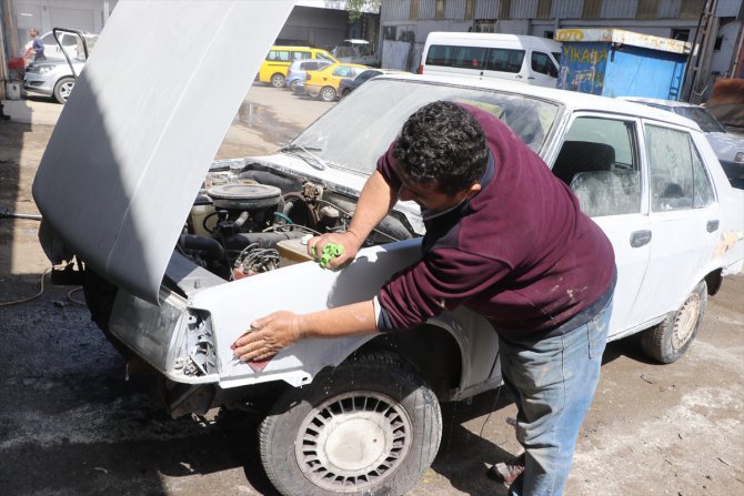 Kahramanmaraş'ta depremde hasar gören araçları afetzede ustalar onarıyor