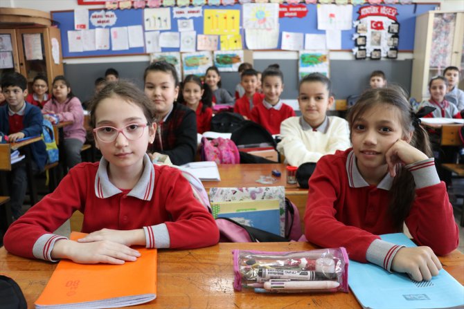 Doğu Marmara ve Batı Karadeniz'de öğrenciler ara tatil için son derse girdi