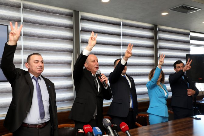 Cumhurbaşkanı adayı İnce, Rize'de Memleket Partisi'nin selamlama işaretini tanıttı: