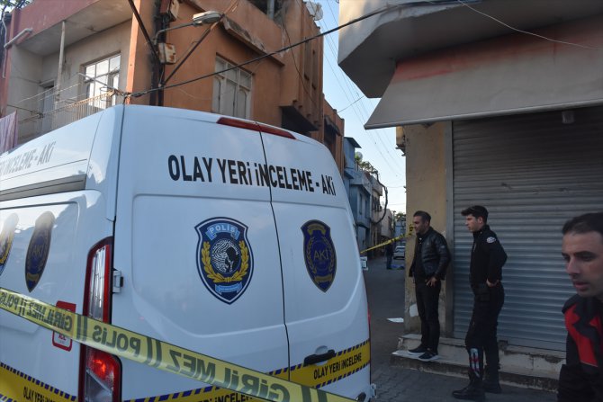 Adana'da iki aile arasında çıkan silahlı kavgada baba ve oğul öldü