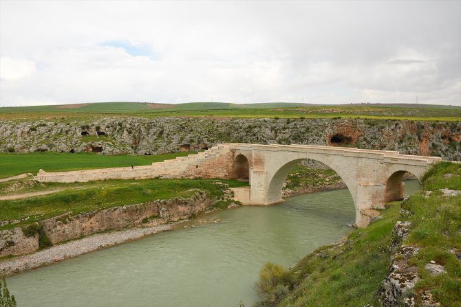 Adıyaman'daki tarihi Kızılin Köprüsü depremleri hasarsız atlattı