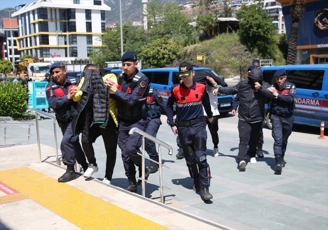 Antalya'da 29 düzensiz göçmen yakalandı