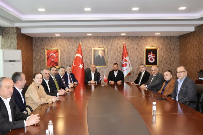 Ulaştırma ve Altyapı Bakanı Karaismailoğlu, Trabzonspor'u ziyaret etti