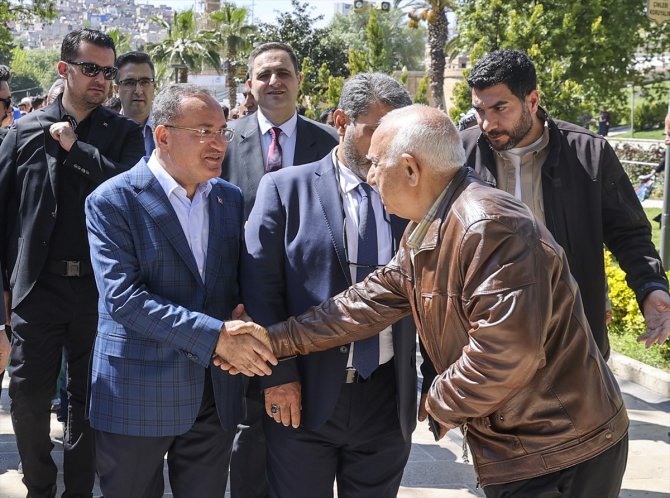 Adalet Bakanı Bozdağ, Balıklıgöl'ü ziyaret eden vatandaşlarla görüştü