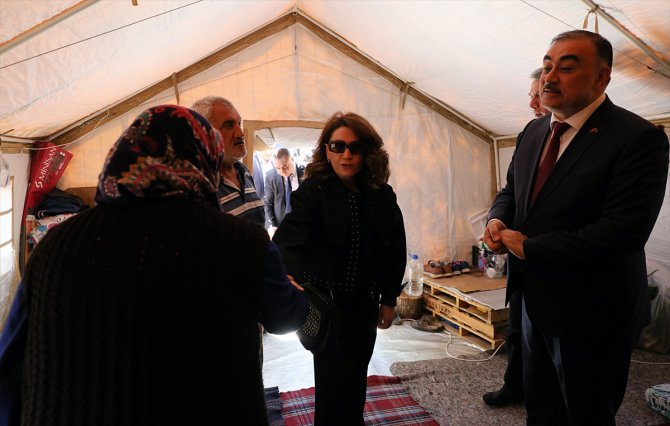 Azerbaycan heyeti Kahramanmaraş'ta depremzedelerle bir araya geldi