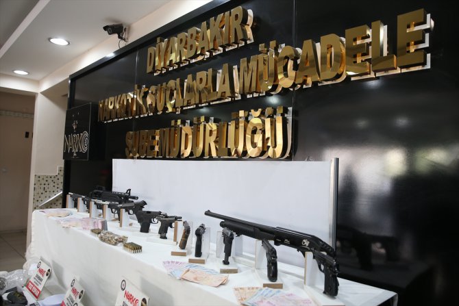 Diyarbakır'da "Kökünü Kurutma Operasyonu"nda gözaltı sayısı 215'e yükseldi