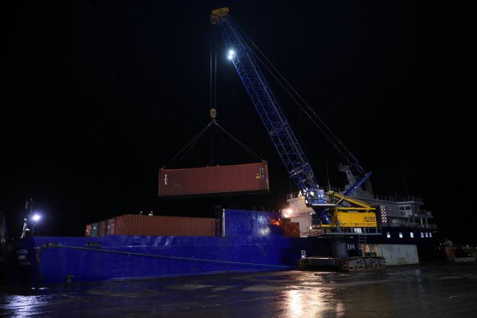 Rusya'dan depremzedeler için gönderilen yardım malzemelerini taşıyan gemi Ordu'ya geldi