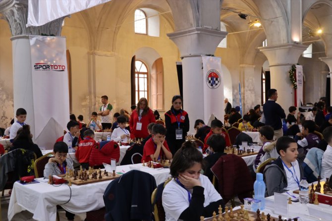 Türkiye Küçükler ve Yıldızlar Takım Satranç Şampiyonası İzmir'de devam ediyor