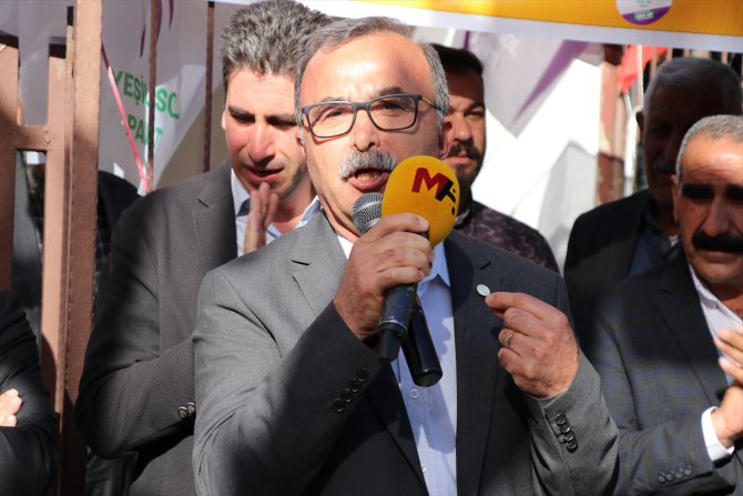 Yeşil Sol Parti Eş Sözcüsü İbrahim Akın, Siirt'te seçim bürosunun açılışında konuştu: