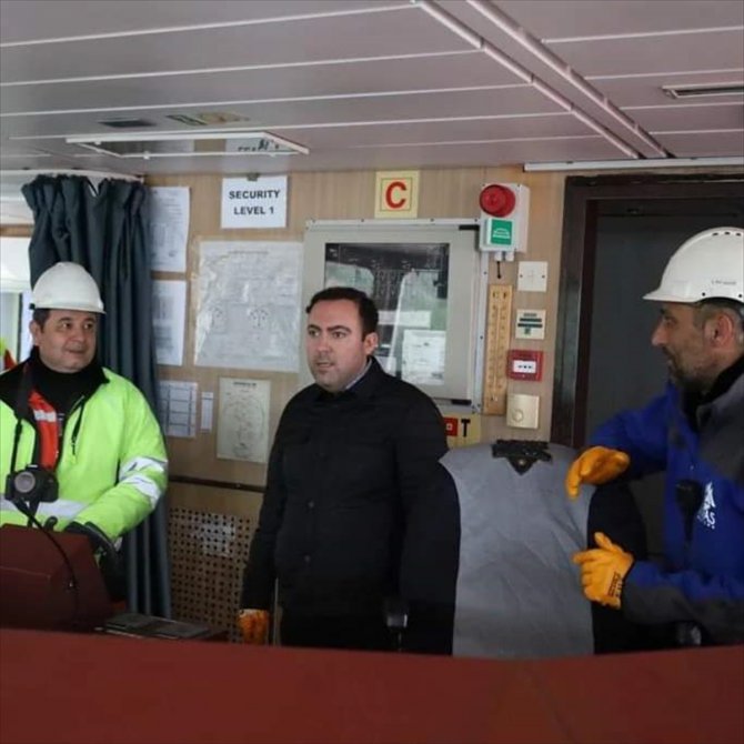 Kastamonu'da karaya oturan yük gemisinde çalışmalar devam ediyor