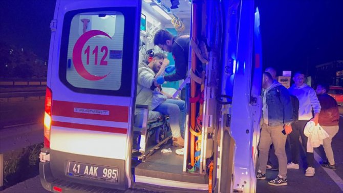 Kocaeli'de zincirleme trafik kazasında biri ağır 3 kişi yaralandı