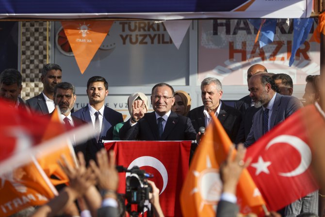 Adalet Bakanı Bozdağ, AK Parti Harran Seçim İrtibat Bürosu'nun açılışında konuştu: