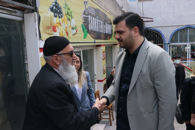 AK Parti'li Eyyüp Kadir İnan, İzmir'de esnafı ziyaret etti: