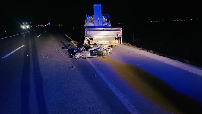 Aksaray'da kamyonete çarpan motosikletin sürücüsü hayatını kaybetti