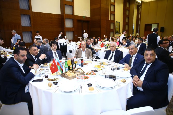 Azerbaycanlı ve Türk iş insanları iftar programında buluştu
