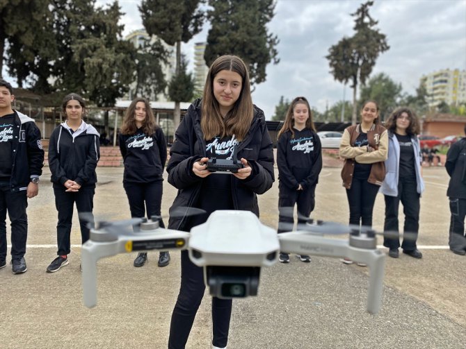 Depremzede 30 öğrenci ilk kez dron kullanmanın heyecanını yaşadı