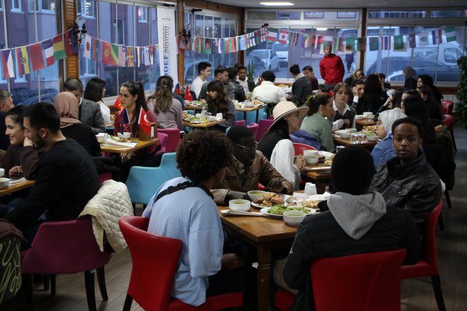 Edirne'deki uluslararası öğrenciler iftar programında bir araya geldi