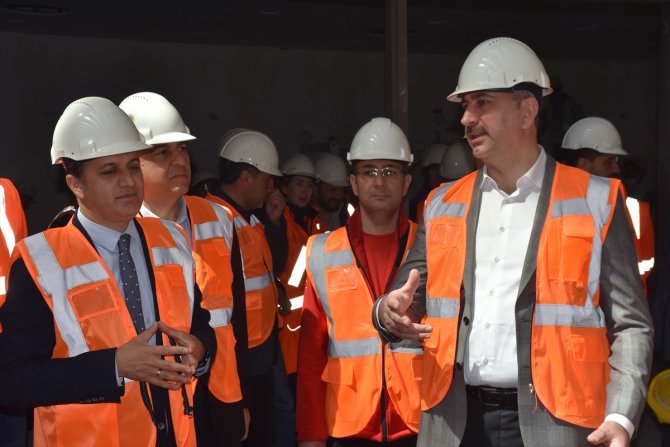 Eski Adalet Bakanı Abdulhamit Gül, Gaziantep'te Şehir Hastanesini inceledi: