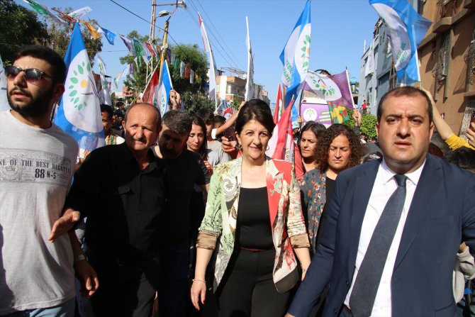 HDP'li Pervin Buldan, Adana'da "halk buluşması"na ve seçim bürosu açılışına katıldı