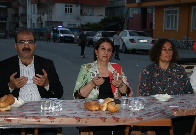 HDP'li Pervin Buldan, Mersin'de iftar programına ve seçim bürosu açılışına katıldı