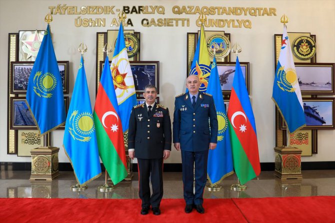 Kazakistan ve Azerbaycan, savunma alanında işbirliğini görüştü