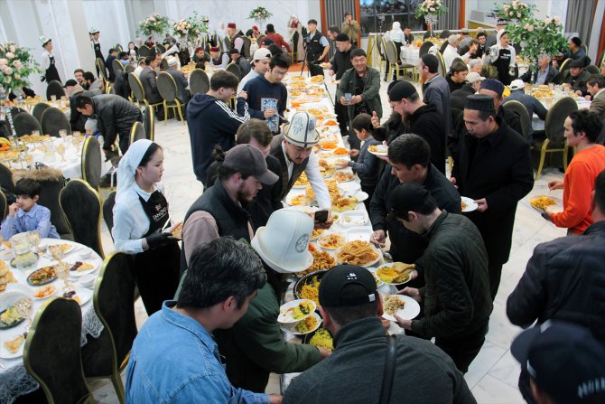 Kırgızistan'da Filistin halkına destek için iftar sofrası kuruldu