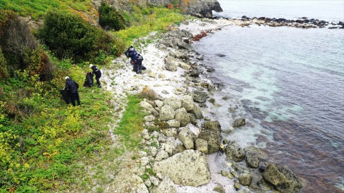 Turizm Haftası kapsamında tarihi Kefken Adası'nda temizlik yapıldı