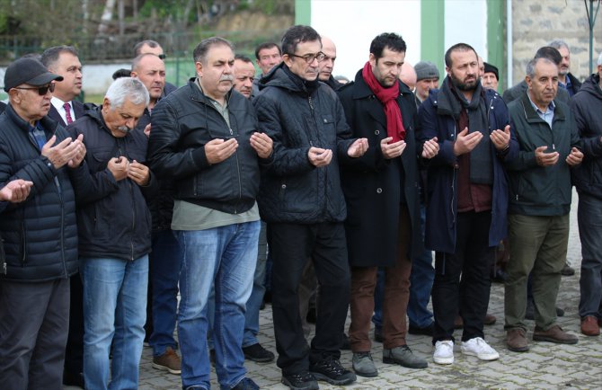 Yönetmen Nuri Bilge Ceylan'ın annesinin cenazesi Çanakkale'de defnedildi