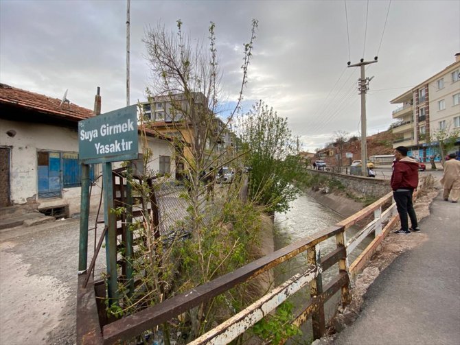 Aksaray'da sulama kanalına düşen çocuk kayboldu