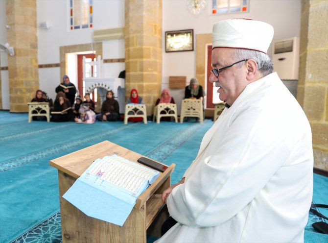 KKTC'deki tarihi Arap Ahmet Paşa Camisi'nde, ramazanda mukabele geleneği yaşatılıyor