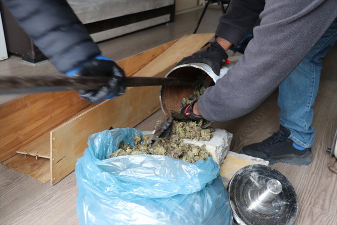 Yolcu otobüsünde metal boruya gizlenmiş yaklaşık 11 kilogram uyuşturucu ele geçirildi