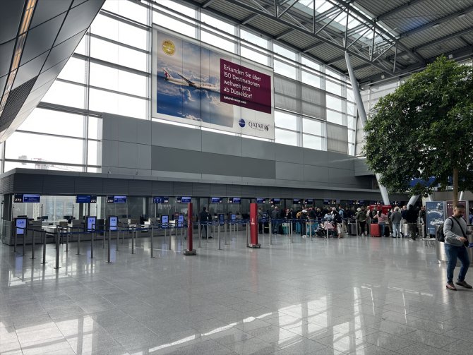 Almanya'daki "havalimanı grevi" 100 binden fazla yolcuyu etkiliyor