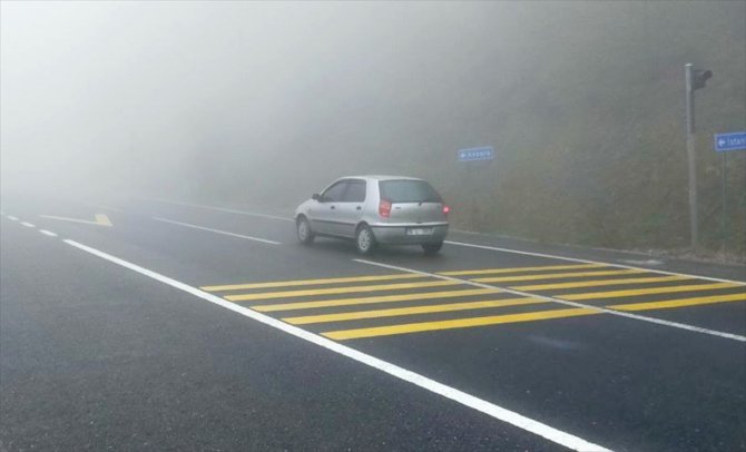 Bolu Dağı'nda sis görüş mesafesini düşürdü