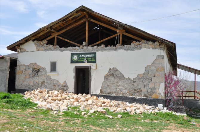 "Çerkes evleri" de depremde ağır yara aldı