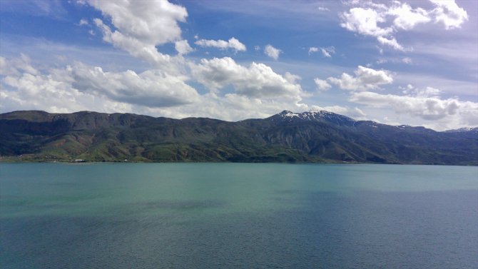 Doğuda tatilcilerin gözdesi Hazar Gölü doğal güzelliğiyle bayrama hazır