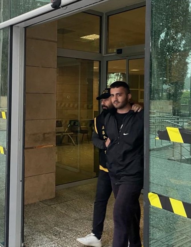 AK Parti Çukurova İlçe Başkanlığına silahla saldıran şüpheli tutuklandı