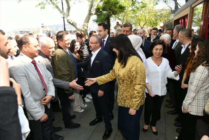 AK Parti Grup Başkanvekili Turan, Çanakkale'de partisinin bayramlaşma töreninde konuştu: