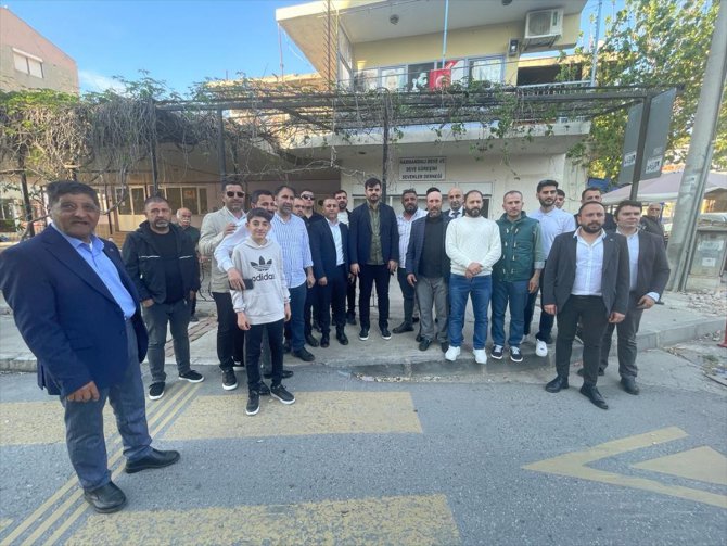 AK Parti'li Eyyüp Kadir İnan, İzmir'de vatandaşlara seslendi: