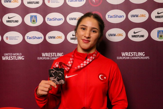 Kadın milli güreşçiler, Avrupa Şampiyonası'nda iki madalya daha kazandı