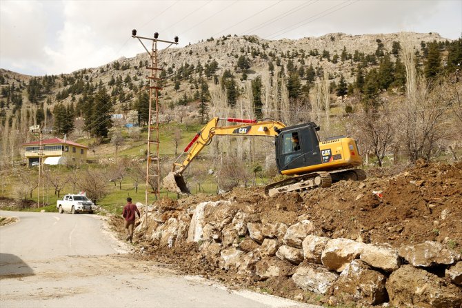 Çağlayancerit'te 305 köy tipi afet evi inşa edilecek