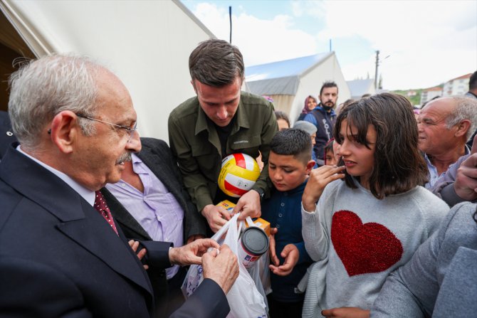 Cumhurbaşkanı adayı Kılıçdaroğlu, Adıyaman'ın ilçelerini ziyaret etti: